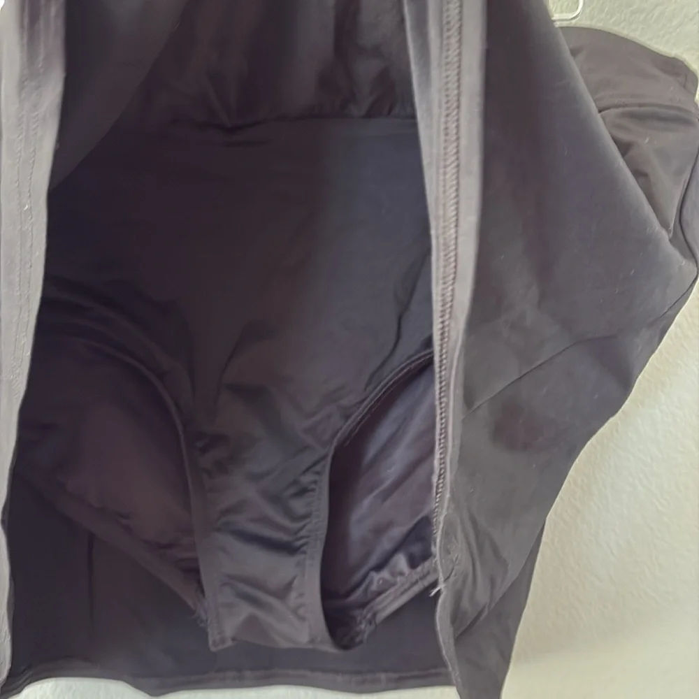Black swim skirt with swim bottom attached, women’s 18W, Lands’ End, EUC